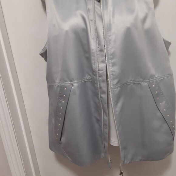 IZOD Silky Silver Golfing Vest Size XL NEW - Picture 8 of 10